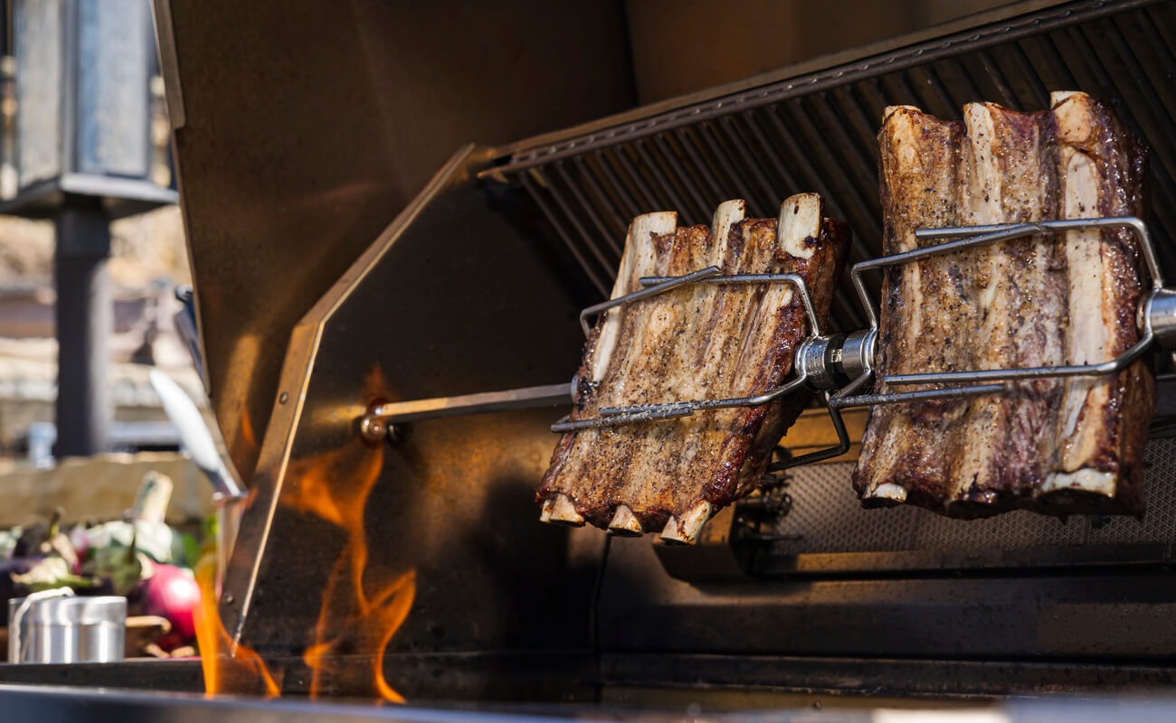 Rotisserie Roasting on the Hybrid Fire Grill | Kalamazoo Outdoor