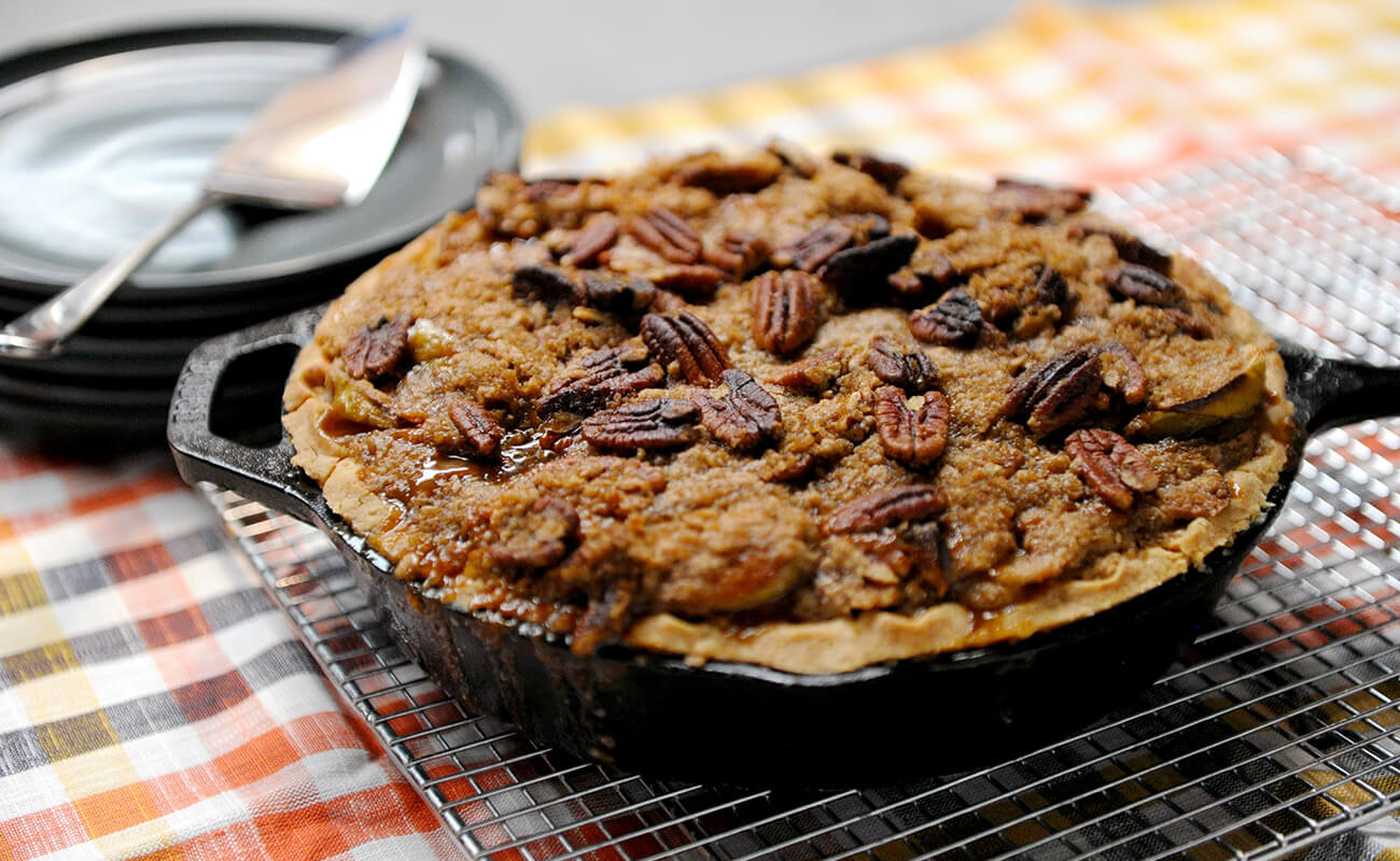 Grill-roasted Caramel Apple Pie