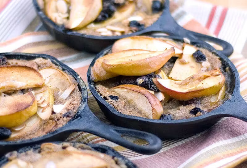 Apple Bake with Almonds and Dried Cherries