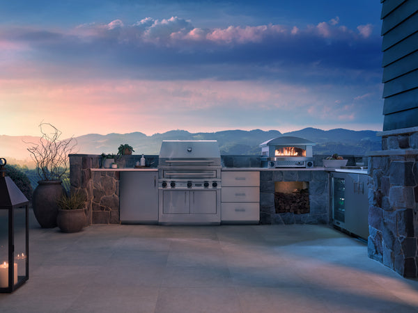 The Kalamazoo Echo gas grill reaches searing temperatures up to 750°F, with intense heat across the entire grill surface and no dedicated searing zone required. Engineered for power and durability, with laser-cut grates and a three-tray system for easy cleanout.