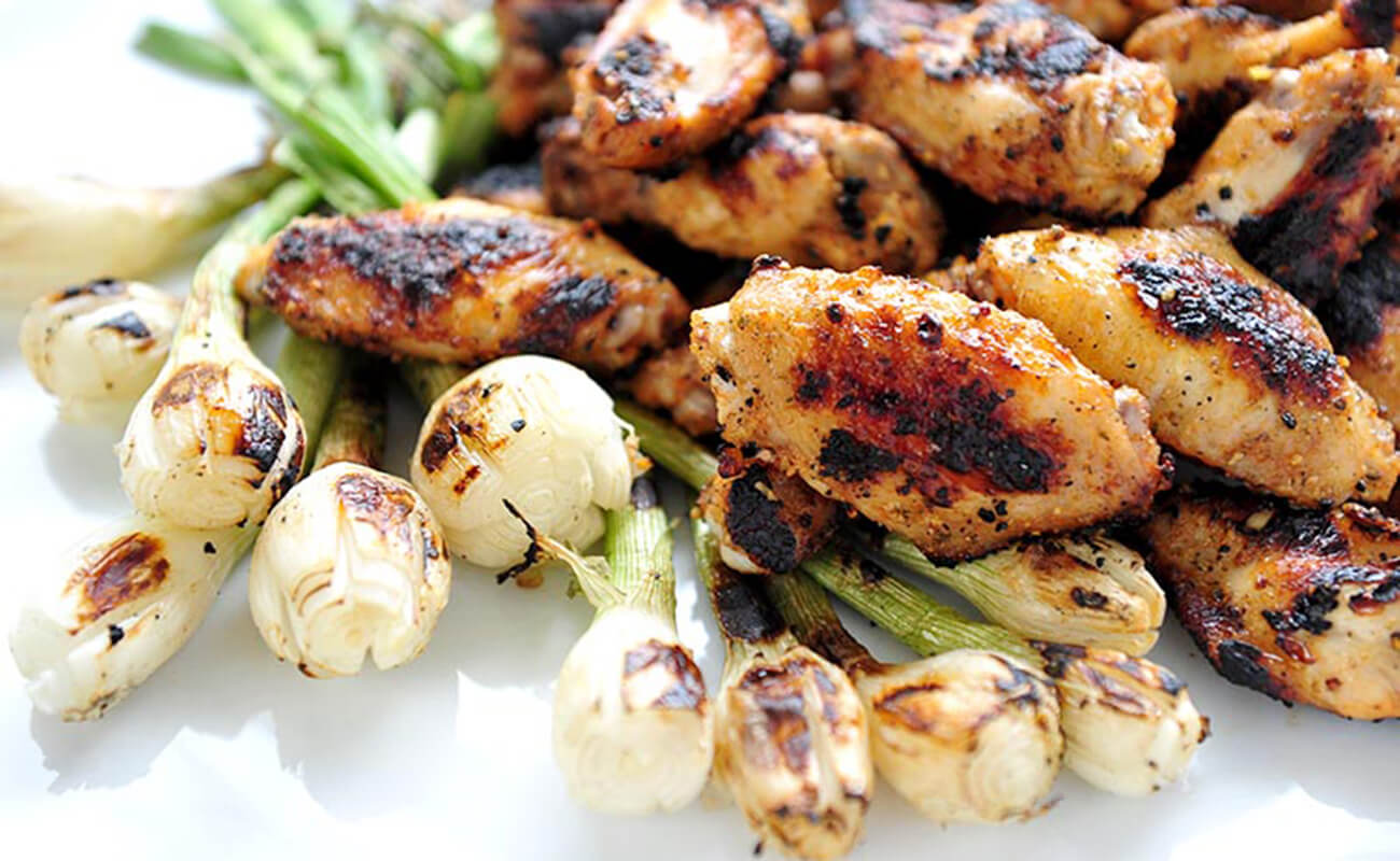 Image of Garlicky Grilled Chicken Wings
